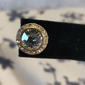 NWOT Sparkly rhinestone button earrings (#148)